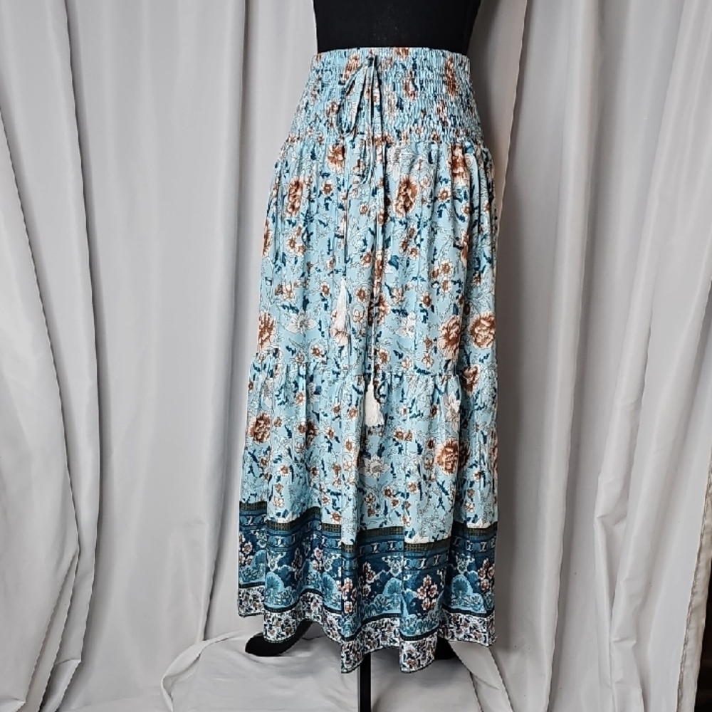 Chic Floral A-Line Skirt in Blue and Brown - Picture 3 of 3